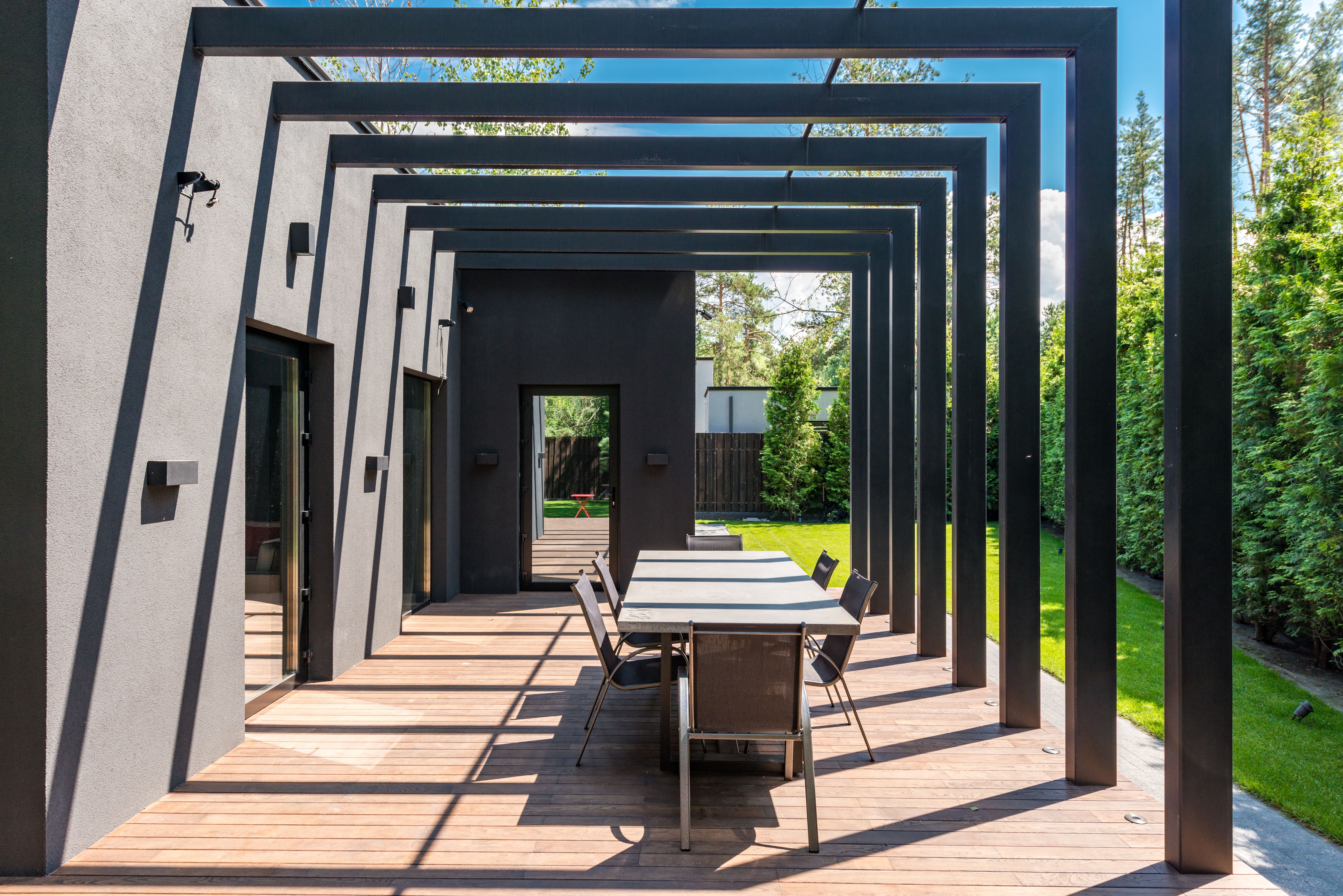 Pergola Lighting, Screens and Accessories: Upgrading Your UAE Outdoor Space